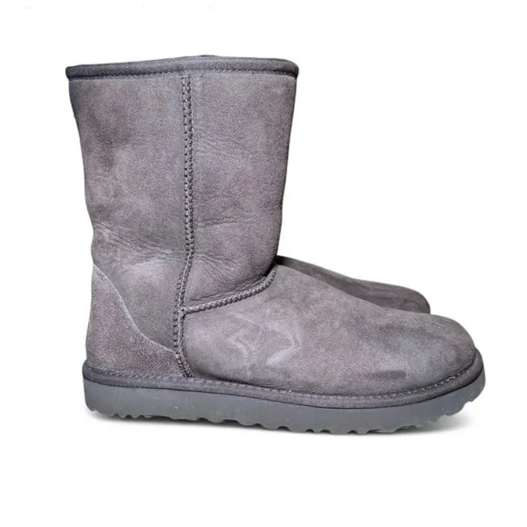 UGG Chocolate Brown Suede Women’s Classic Short Shearling Pull on Boots