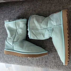 Ugg Classic Baby Blue Fur Lined Boots Size 7 Women's