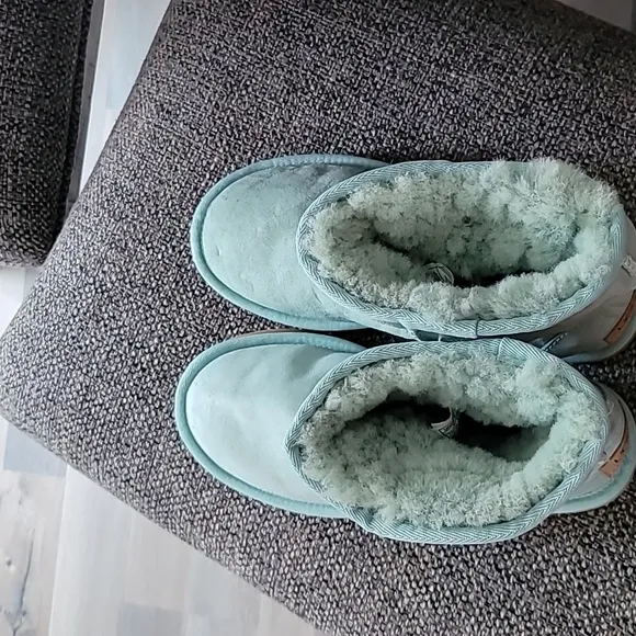 Ugg Classic Baby Blue Fur Lined Boots Size 7 Women's