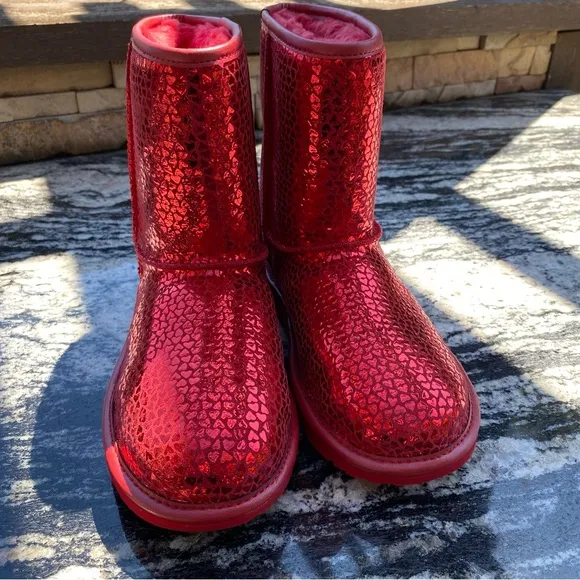 UGG Classic II Gel Hearts Boots Kids In Red Heart SZ 5 or 6 NEW