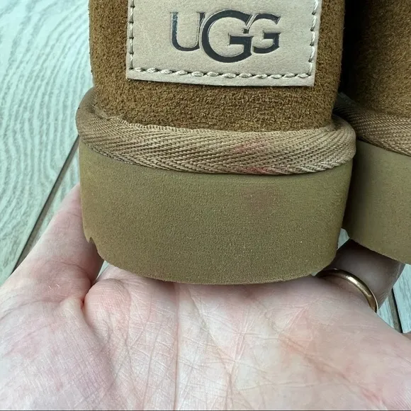 UGG Classic II Genuine Shearling Lined Short Boot US5 Chestnut Suede $170