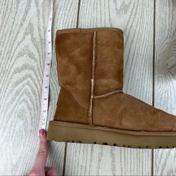 UGG Classic II Genuine Shearling Lined Short Boot US5 Chestnut Suede $170