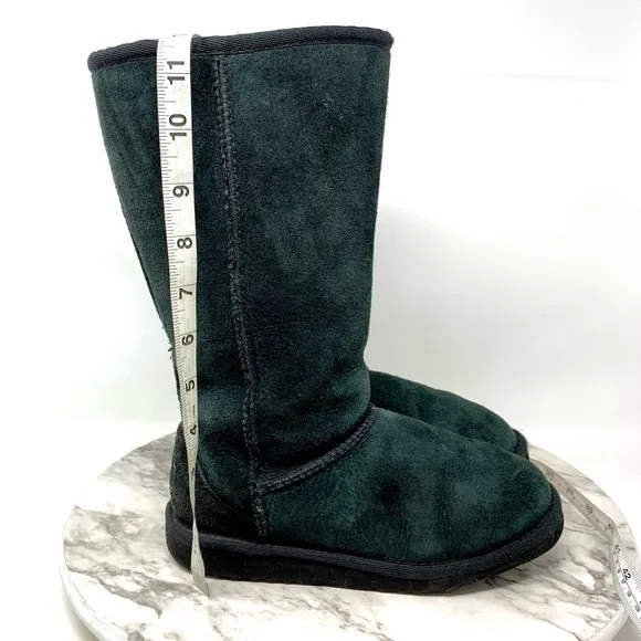 Ugg Classic II Shearling lined Tall Boots 3 Youth Warm Cozy Winter Gorpcore