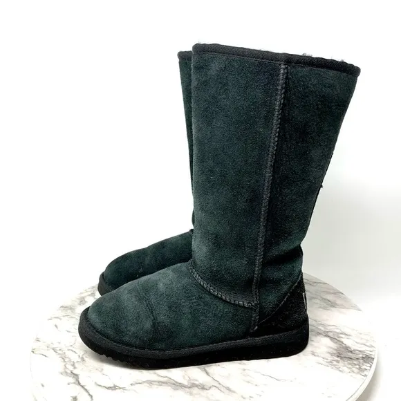Ugg Classic II Shearling lined Tall Boots 3 Youth Warm Cozy Winter Gorpcore