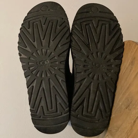 UGG Classic Short Boots Black Suede Size 9 (Women) / 8 (Men)
