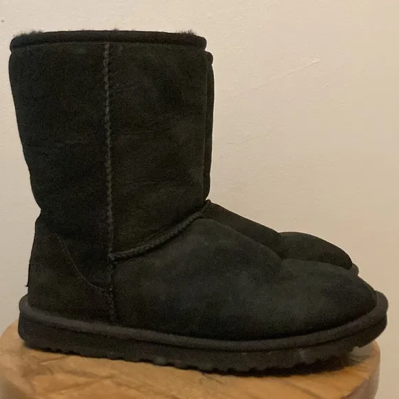 UGG Classic Short Boots Black Suede Size 9 (Women) / 8 (Men)