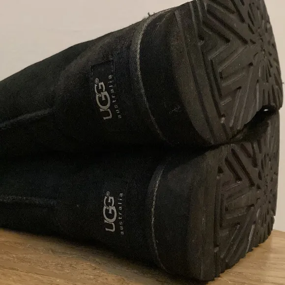 UGG Classic Short Boots Black Suede Size 9 (Women) / 8 (Men)