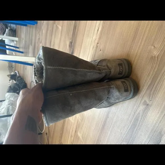 UGG Classic Short Boots - Grey - Comfortable and Stylish