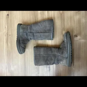 UGG Classic Short Boots - Grey - Comfortable and Stylish