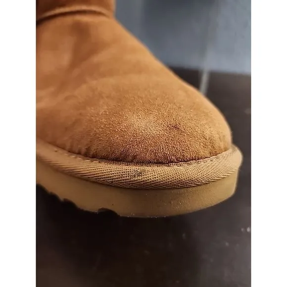 UGG‎ Classic Short II 1016223 Women's Boots Suede Chestnut Size 8 US
