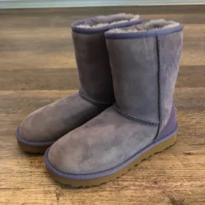 UGG CLASSIC SHORT II WATER RESISTANT BOOTS Girls size 5 never worn no box nwot