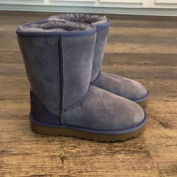UGG CLASSIC SHORT II WATER RESISTANT BOOTS Girls size 5 never worn no box nwot