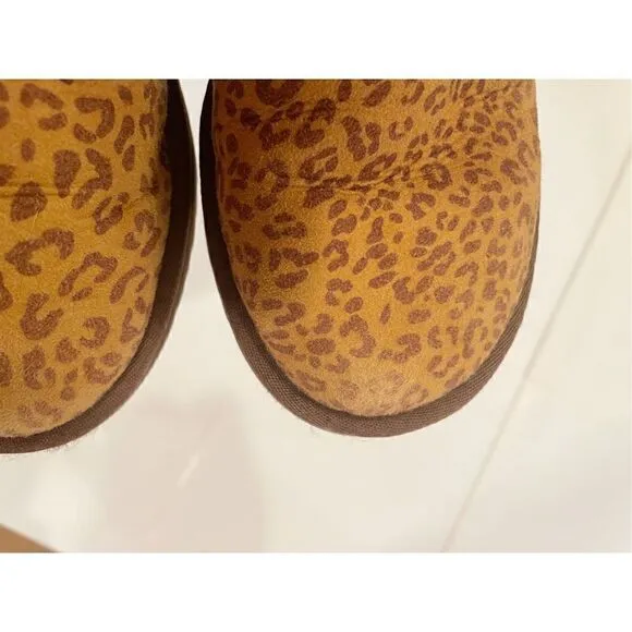 UGG Classic Short Leopard Boots style 5925 Women’s size 6