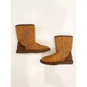 UGG Classic Short Leopard Boots style 5925 Women’s size 6