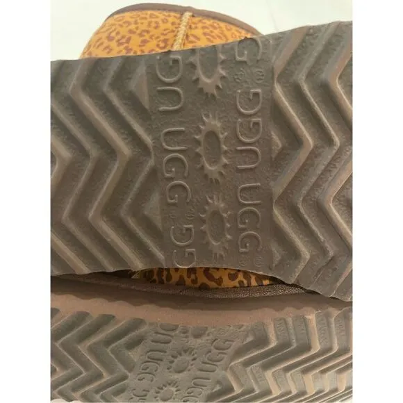 UGG Classic Short Leopard Boots style 5925 Women’s size 6