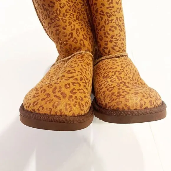 UGG Classic Short Leopard Boots style 5925 Women’s size 6