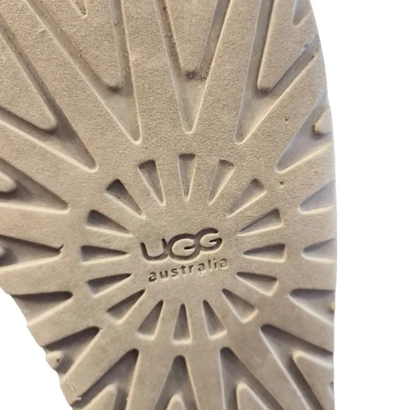 UGG Classic Short Silver Sequins Boots Size 5 Big Girl Youth Bling Sparkle Cozy