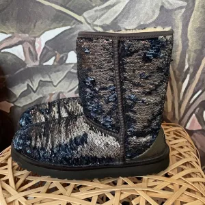 Ugg Classic Short sparkles Boots Size 7 silver blue sequins sheepskin