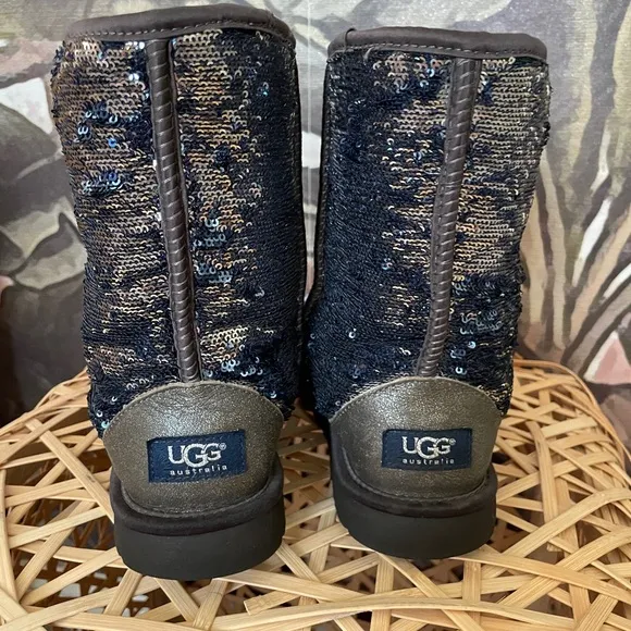 Ugg Classic Short sparkles Boots Size 7 silver blue sequins sheepskin