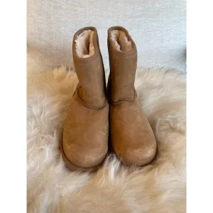 Ugg Classic Short Waterproof Women’s 8 | Kids 6 Sheepskin Boots Chesnut