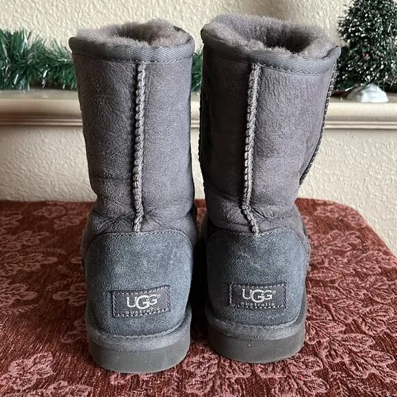Ugg Classic Short Women’s Grey Suede Boots Size 8
