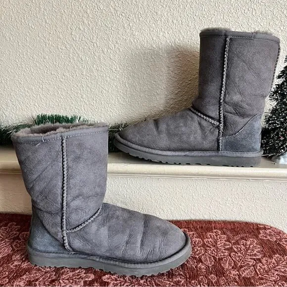 Ugg Classic Short Women’s Grey Suede Boots Size 8