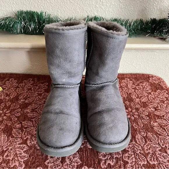 Ugg Classic Short Women’s Grey Suede Boots Size 8
