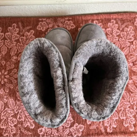 Ugg Classic Short Women’s Grey Suede Boots Size 8