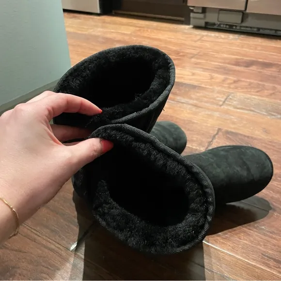 Ugg Classic Tall Black Boots (NWOT) Womens Size 7