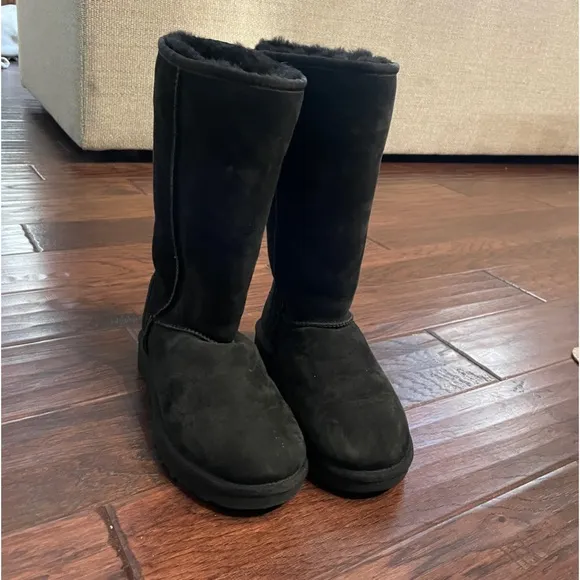 Ugg Classic Tall Black Boots (NWOT) Womens Size 7