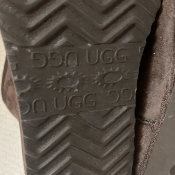 UGG Classsic Short Dark Brown Suede Boots