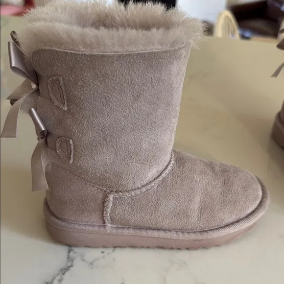 UGG girls Bailey Bow lavendar