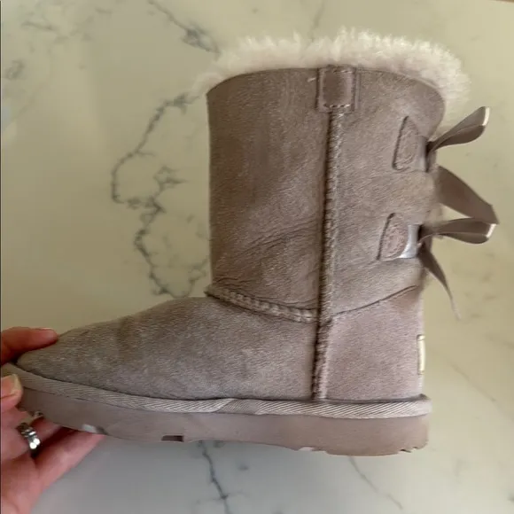 UGG girls Bailey Bow lavendar