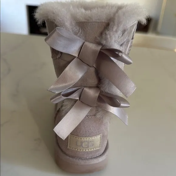 UGG girls Bailey Bow lavendar