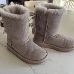 UGG girls Bailey Bow lavendar