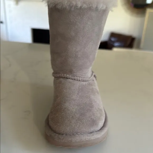 UGG girls Bailey Bow lavendar