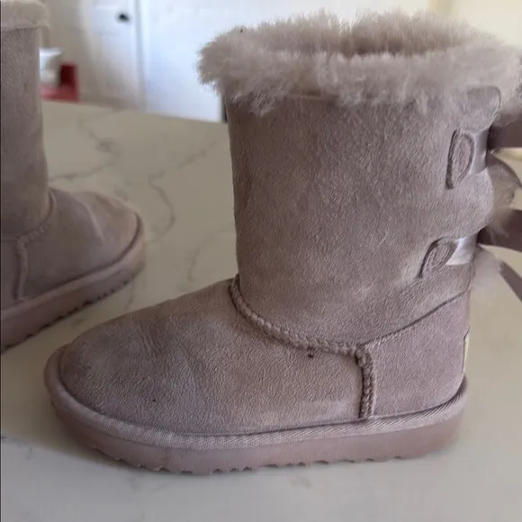 UGG girls Bailey Bow lavendar