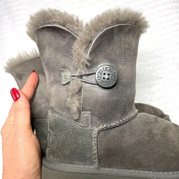 Ugg Girls Bailey Button Gray Short Boots Sheepskin Pull On