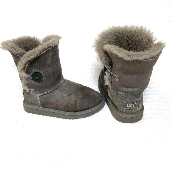 Ugg Girls Bailey Button Gray Short Boots Sheepskin Pull On