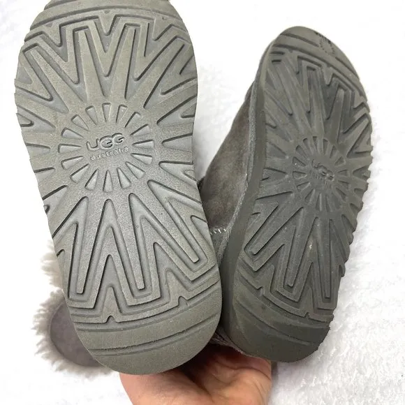 Ugg Girls Bailey Button Gray Short Boots Sheepskin Pull On