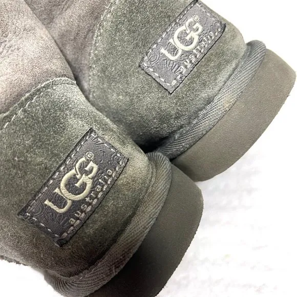 Ugg Girls Bailey Button Gray Short Boots Sheepskin Pull On