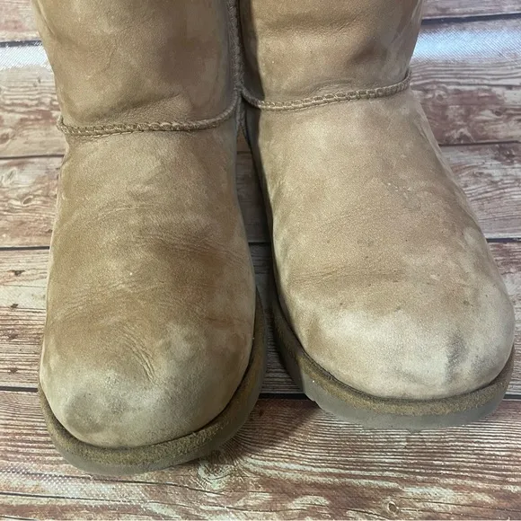 UGG Girls Classic Short II Pull On Winter Boots, Size 5 M Big Kid