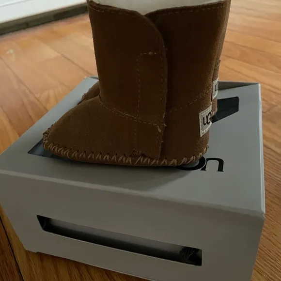 UGG Infant Caden Boots in Chestnut