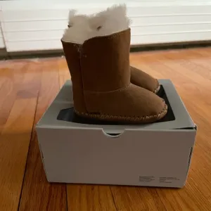 UGG Infant Caden Boots in Chestnut