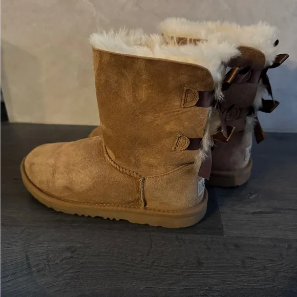 UGG Kids Bailey Bow Boots size 4 big kids