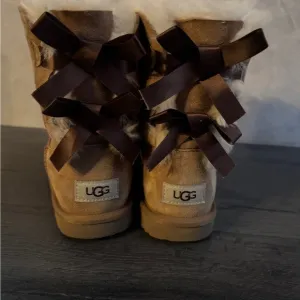 UGG Kids Bailey Bow Boots size 4 big kids