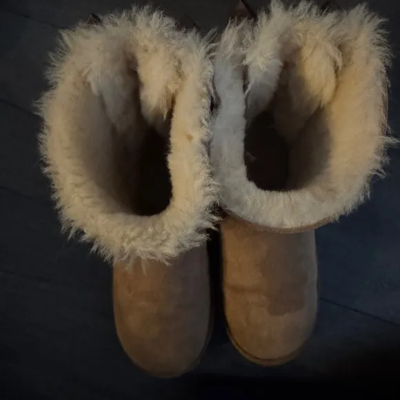 UGG Kids Bailey Bow Boots size 4 big kids
