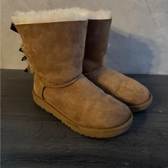UGG Kids Bailey Bow Boots size 4 big kids