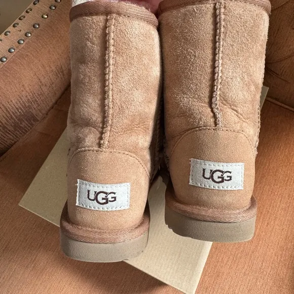 UGG Kids' Classic II Boots in Chestnut