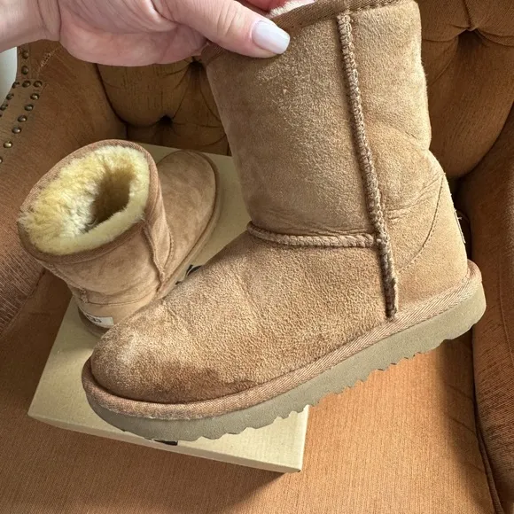 UGG Kids' Classic II Boots in Chestnut